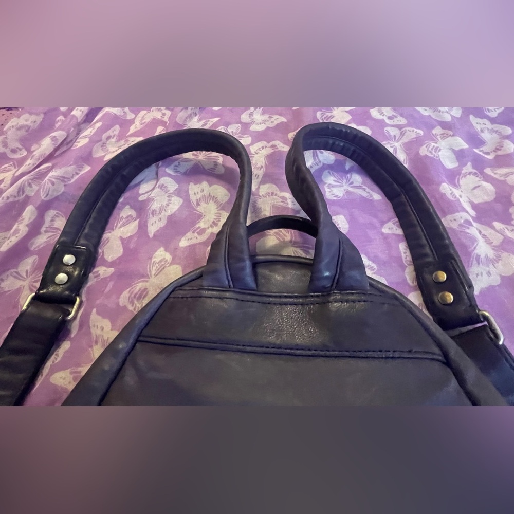 MCM rare dark purple Leather backpack! EUC! Apx 12 x 14 x 5“ - Picture 6 of 13